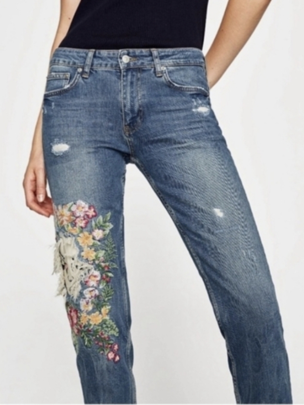 ZARA Slim Boyfriend Moonflower Ankle Jeans with Floral Face Embroidery Size 4